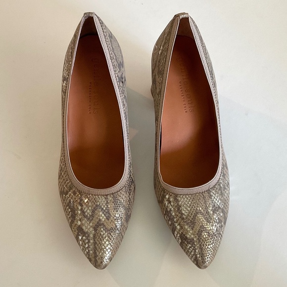 GENTLE SOULS Dionne Pointed Toe Lt Brown Snake Embossed Pump Size 7.5 
LIKE NEW - Picture 8 of 11